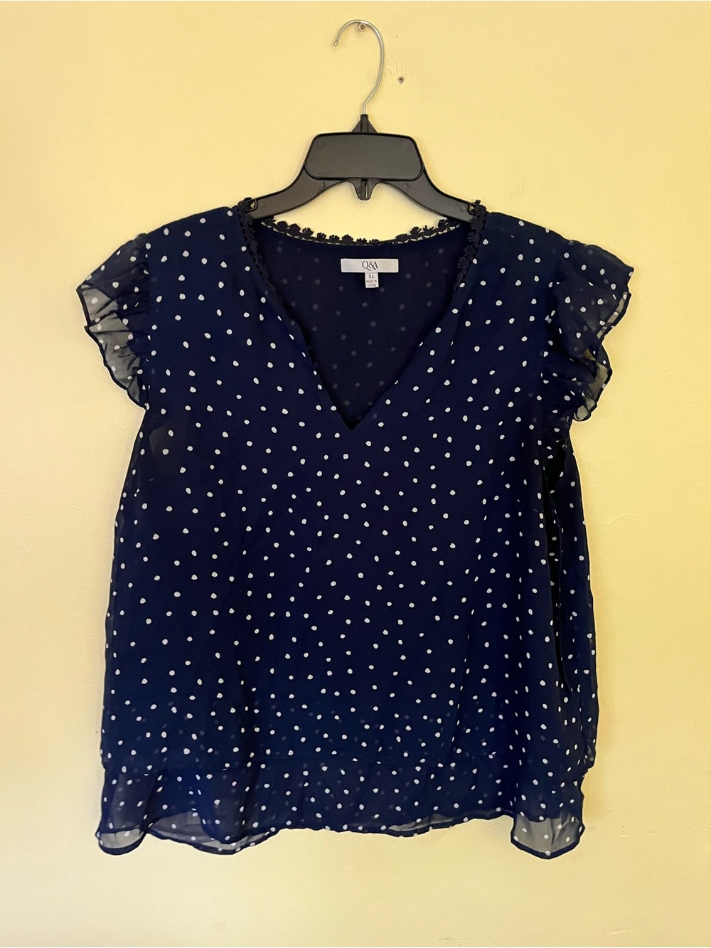 Q&A Navy and White Polka Dot V-Neck Flutter Sleeve Blouse XL